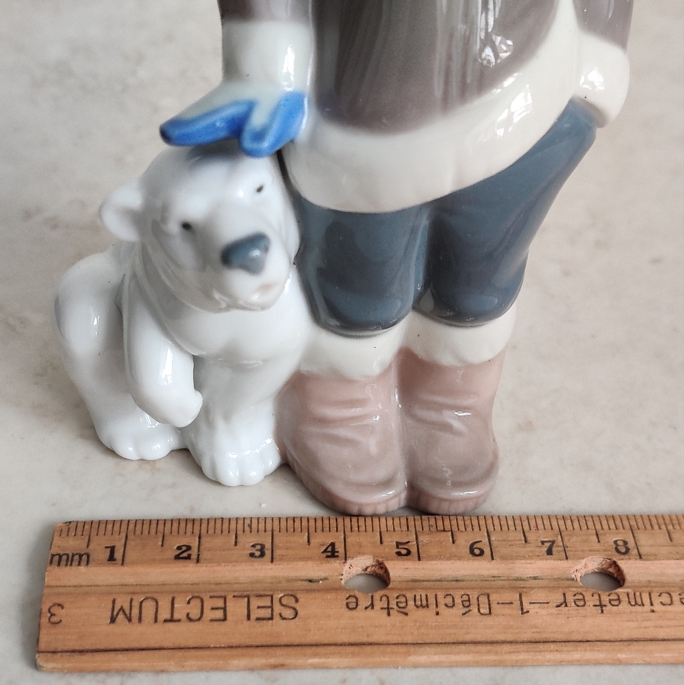 Lladro "Eskimo Riders" Inuit Boy with a cub Porcelain Figurine - Picture 14 of 14